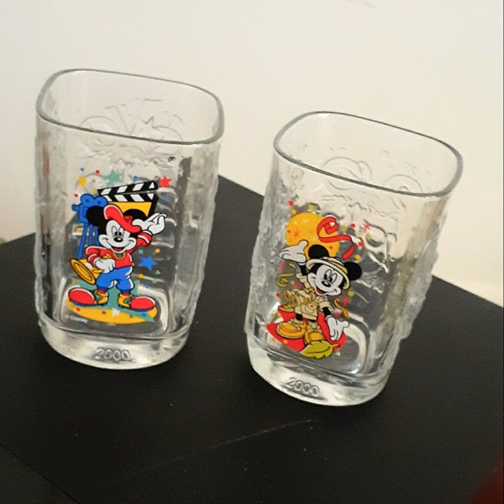 - (2) VINTAGE WALT DISNEY WORLD GLASSES